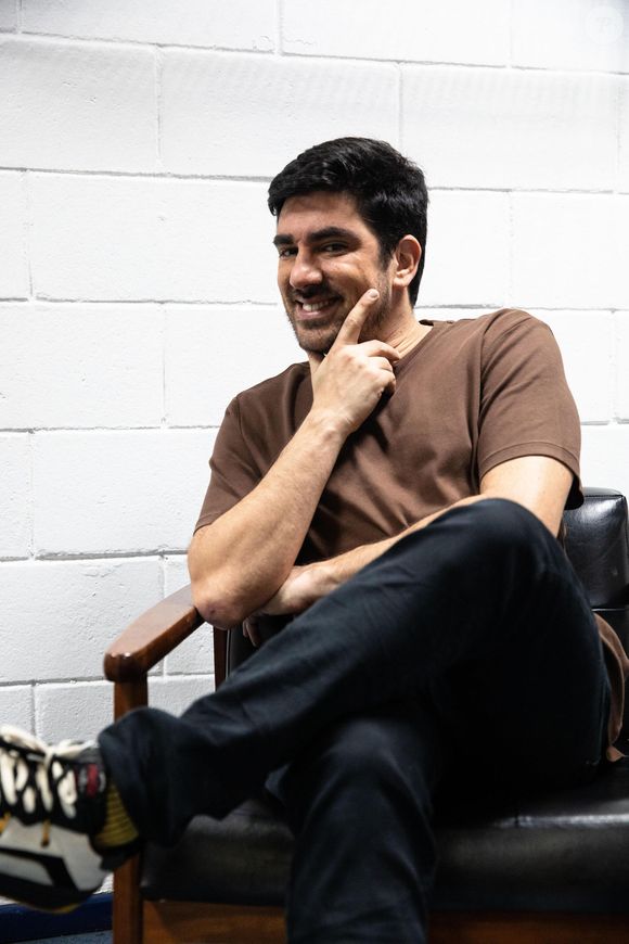 Marcelo Adnet vai participar em um carro alegórico que trata da tentativa de golpe que levou o líder da direita à prisão