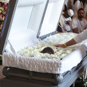 Após morte, Preta Gil é alvo de nova e absurda notícia falsa envolvendo carro de luxo e caixão; entenda