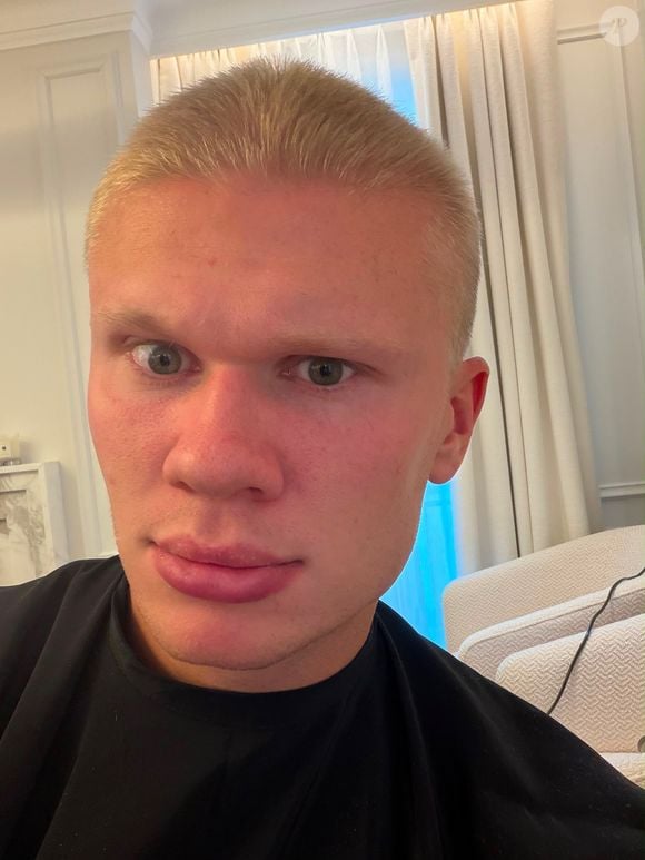 Erling Haaland de cabelo curto: atacante norueguês abandonou os longos fios loiros e surpreendeu os seguidores com o novo visual antes da temporada do Manchester City
