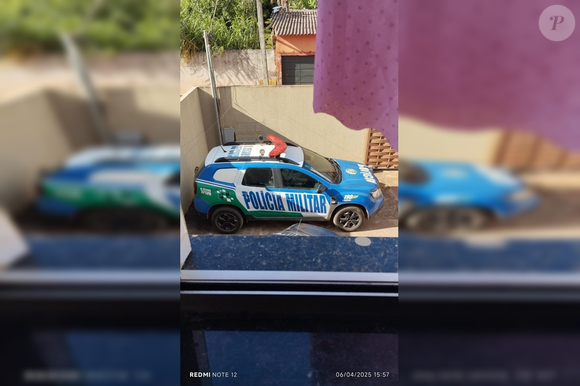 Policial militar é flagrado em ato obsceno dentro de viatura e gravação viraliza nas redes sociais.