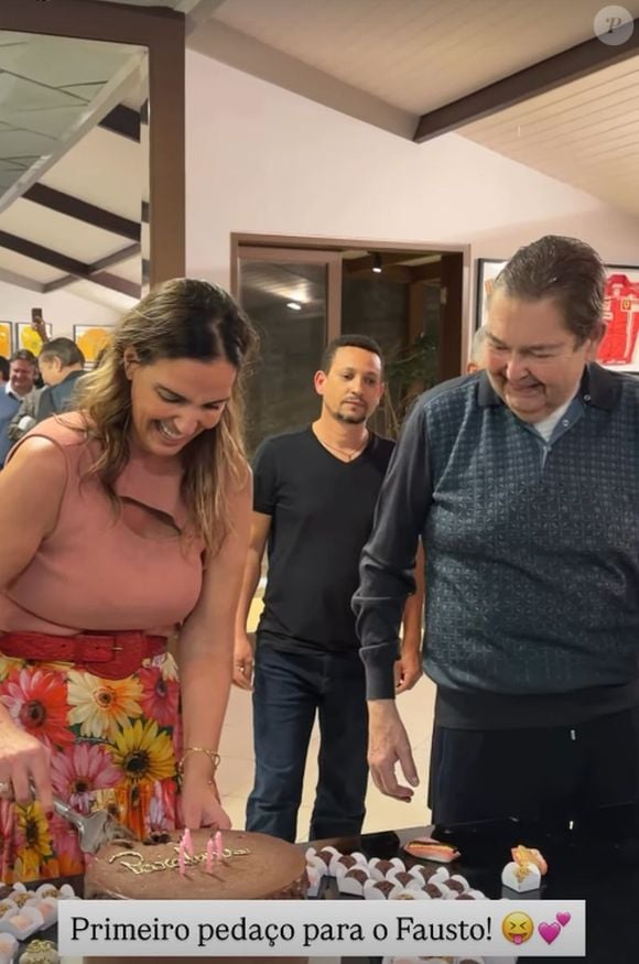 Faustão ganhou o primeiro pedaço de bolo da esposa