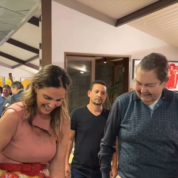 Faustão ganhou o primeiro pedaço de bolo da esposa
