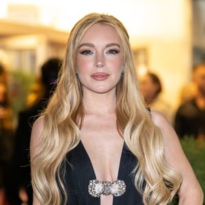 Rejuvenescimento de Lindsay Lohan fez o público imaginar que a atriz teria feito um lifting facial