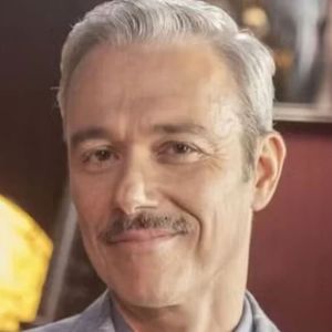 Angelo Paes Leme entra em 'Garota do Momento', como Tavinho, para comprometer a relação de Lígia 9Palomma Duarte) e Raimundo (Danton Mello)