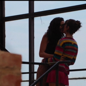 Bruna Marquezine e Alanis Guillen esquentam a segunda temporada de Amor da Minha Vida com cenas românticas que provocaram reações diversas entre os fãs