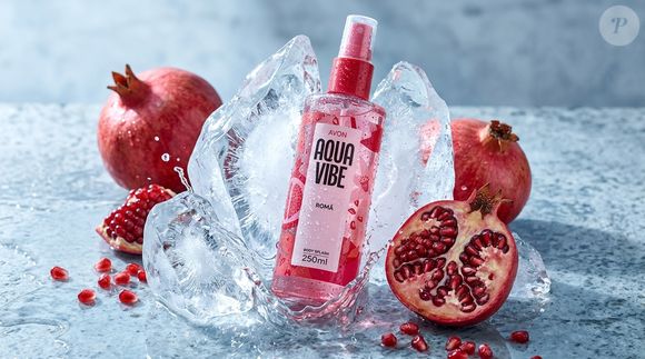 Por R$ 34,99, o Aquavibe Refrescantes Body Splash Romã 250ml, da Avon, combina notas frutadas de Romã, Violeta e Musk em uma fragrância descrita como 'confiante, poderosa e intensa'