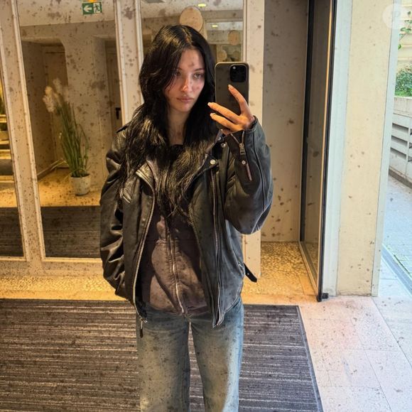 Conceitual e belíssima até mesmo sem maquiagem, Lera Abova é mais uma atriz que ganhou fama mundial com 'One Piece'. Sua aparência também não muda tanto