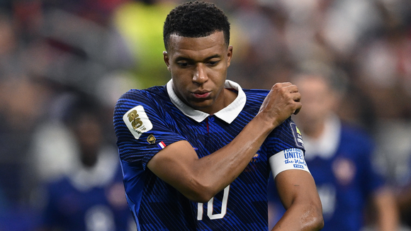 Queda da Bastilha e de Mbappé: França é eliminada da Copa do Mundo 2026 no principal feriado do país, e web não perdoa: 'Esconda o seu carro do fogo'