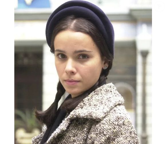 Débora Falabella em foto de 2004 como a Raquel de 'Um Só Coração'