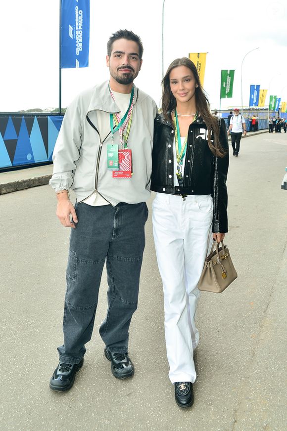 Além disso, a jovem também é conhecida nas redes sociais: ela mantém um perfil no TikTok com quase 100 mil seguidores, onde compartilha conteúdos voltados para moda e beleza.