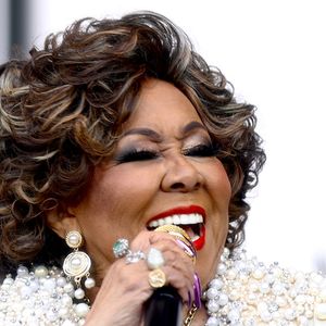 Espondilolistese, problema de coluna de Alcione, causa dores e limitações de movimento, mas são extremamente raros os casos onde o paciente para de andar