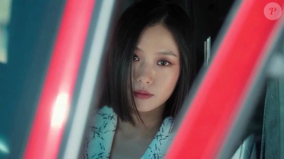 No entanto, para a série 'The Frog', Go Min-si teve que perder muito peso para interpretar uma jovem misteriosa