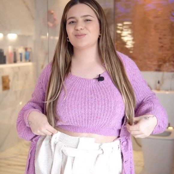 Viih Tube fez cirurgias: abdominoplastia, além de lipoaspiração, troca das próteses de silicone, correção da hérnia umbilical, dentre outras.