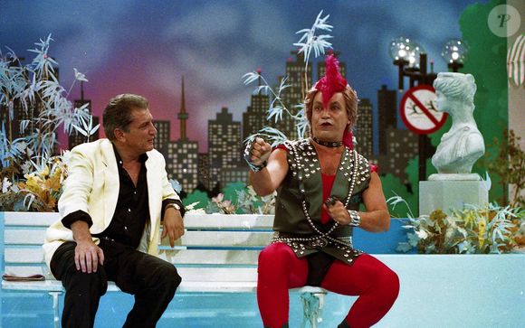 Metaleiro de 'A Praça é Nossa', Carlos Leite afirmou ter vendido o carro e parado de comprar roupas para ter dinheiro para montar uma peça de teatro