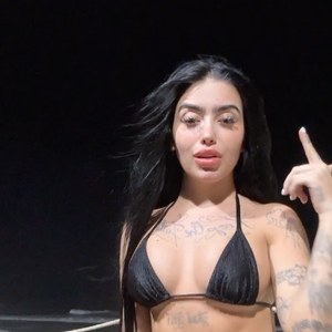 Além do rosto, corpo de MC Mirella também passou por algumas alterações estéticas