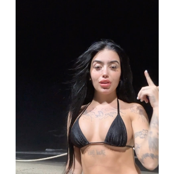 Além do rosto, corpo de MC Mirella também passou por algumas alterações estéticas