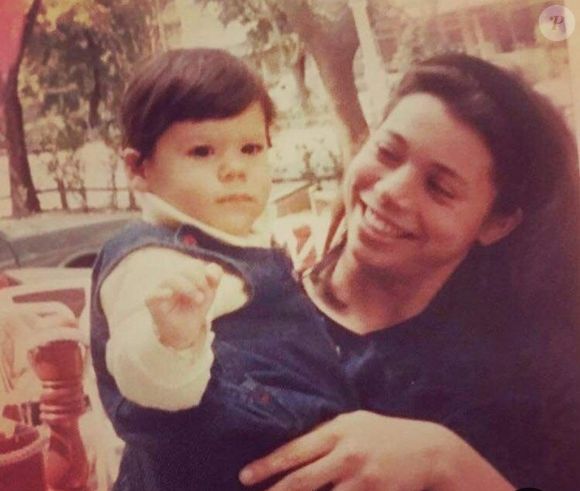 O ator revela que os brasileiros influenciaram sua carreira mais do que imaginam — Mãe e filho na foto