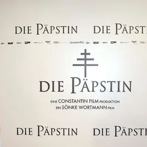 O filme alemão Die Päpstin é uma das versões mais recentes que aborda o tema de Joana a partir de uma perspectiva feminista