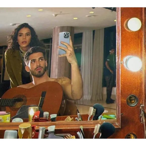 Bruna Marquezine e João Guilherme se aproximaram nos bastidores da série ‘Amor da Minha Vida’, disponível na Disney+