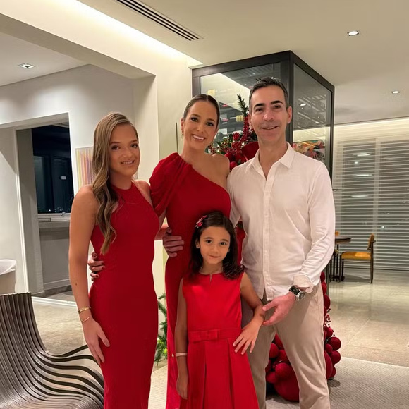 Natal dos famosos: Ticiane Pinheiro reúne filhas em comemoração com César Tralli