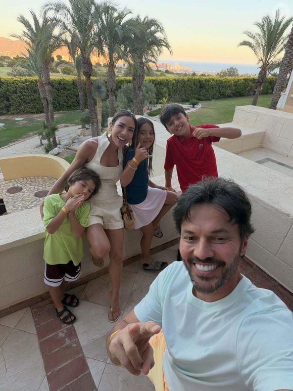 Patricia Abravanel e Fábio Faria são pais de Senor, Jane e Pedro e estão casados desde 29 de abril de 2017