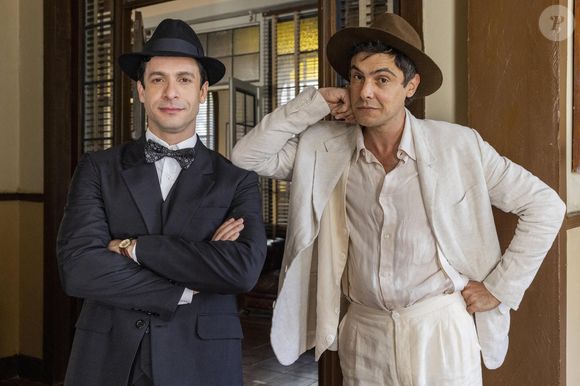 Em 'Êta Mundo Melhor!', Estela (Larissa Manoela) vai se envolver com Celso (Rainer Cadete).