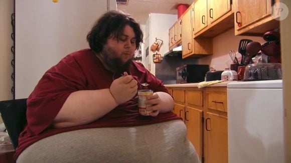 Tommy sofreu abusos do pai quando criança e desenvolveu compulsão alimentar