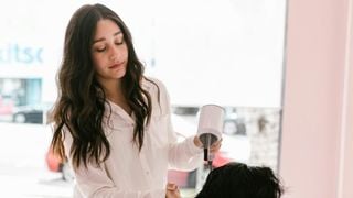 O corte de cabelo que rejuvenesce mais do que qualquer outro a partir dos 50 anos: tira anos do rosto de uma só vez