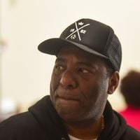 R$ 226 mil pagos em condenações, agressão à ex e contra famoso repórter, mandato cassado, e saída repentina de violenta série de TV: hoje aos 56 anos e com câncer, Netinho de Paula já se envolveu em polêmicas