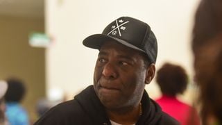 R$ 226 mil pagos em condenações, agressão à ex e contra famoso repórter, mandato cassado, e saída repentina de violenta série de TV: hoje aos 56 anos e com câncer, Netinho de Paula já se envolveu em polêmicas
