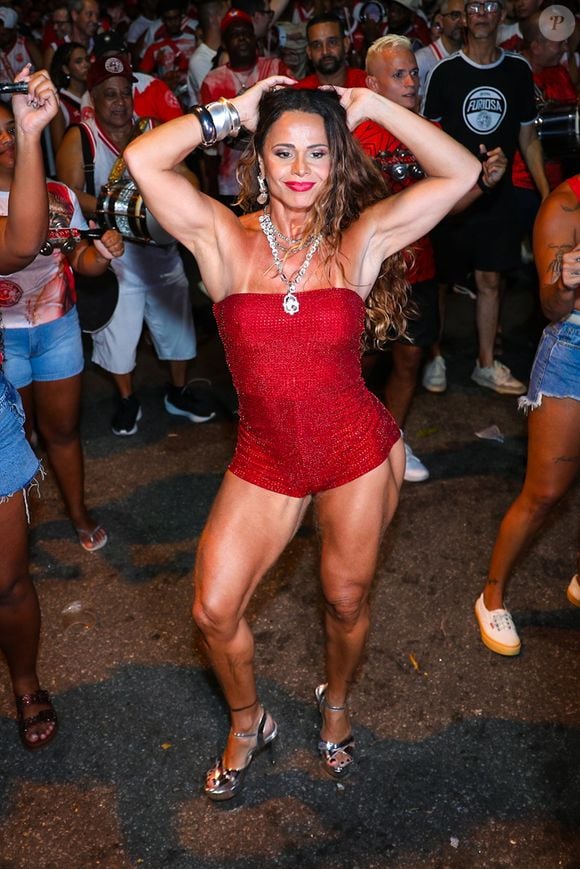 Viviane Araújo está com 50 anos de idade