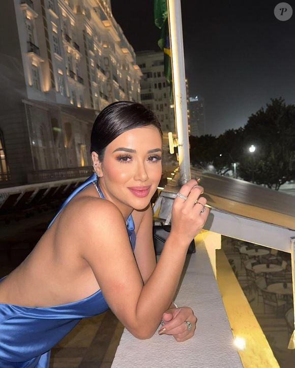 Jordana também usa, constantemente, extensões de cílios para valorizar seu olhar