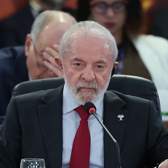 Cartas do Tarot alertam para um futuro de instabilidade para Lula: saúde fragilizada e a necessidade de cautela nas decisões políticas e pessoais