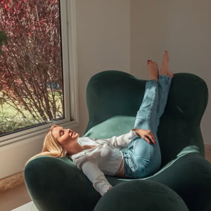 Antes da mudança, Carla passou meses reformando a residência. Durante esse período, ela dividiu parte do processo com os seguidores nas redes sociais, utilizando a #diasdeobra, mostrando desde as etapas da reforma até detalhes da decoração.
