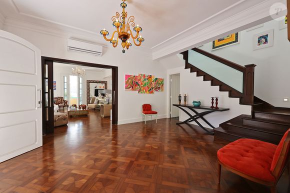 Casa na Urca une luxo, história e localização privilegiada com vista para a Baía de Guanabara.