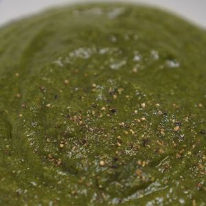 Alimentos ricos em magnésio, como espinafre, estão envolvidos na liberação de serotonina e dopamina e ajudam no combate da ansiedade