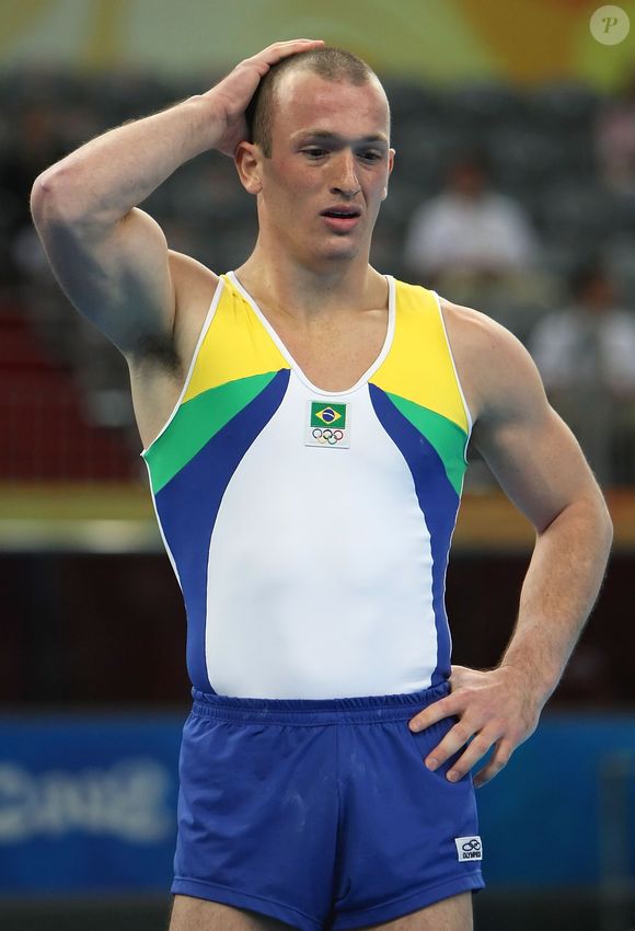 Até as Olimpíadas de 2008, quando perdeu o pódio por uma queda, Diego Hypólito ainda não mantinha seus cabelos