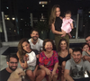 Karina Sato, irmã de Sabrina, publicou em seu Instagram uma foto em que Duda Nagle aparece reunido à familia da apresentadora