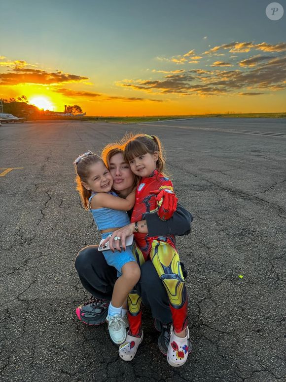 Virginia Fonseca em foto com as filhas, Maria Alice e Maria Flor