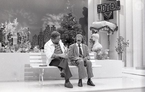 Rony Cócegas, o Lindeza em 'A Praça é Nossa', foi baterista de Raul Seixas antes de abraçar a carreira no humor