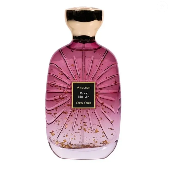 Com notas de flor de laranjeira, íris, patchouli e almíscar, o Pink Me Up evoca os prazeres da vida e aposta em uma composição que mistura nuances frutadas, florais e sofisticadas