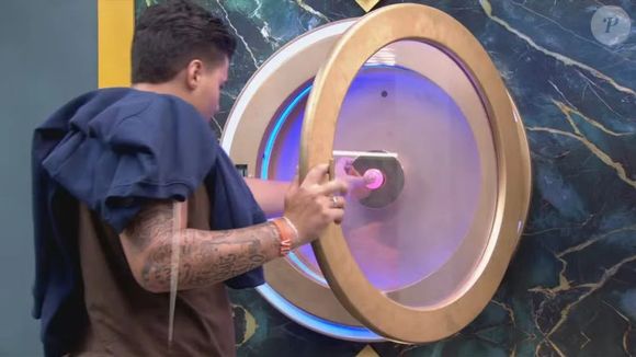 Pedro pediu para sair do 'BBB 26' ao perceber que Jordana estava contando o ocorrido para os outros participantes