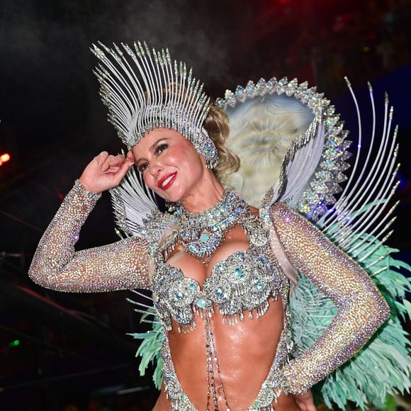 Paolla Oliveira fez post horas após se despedir do posto de rainha de bateria da Grande Rio, no carnaval 2025