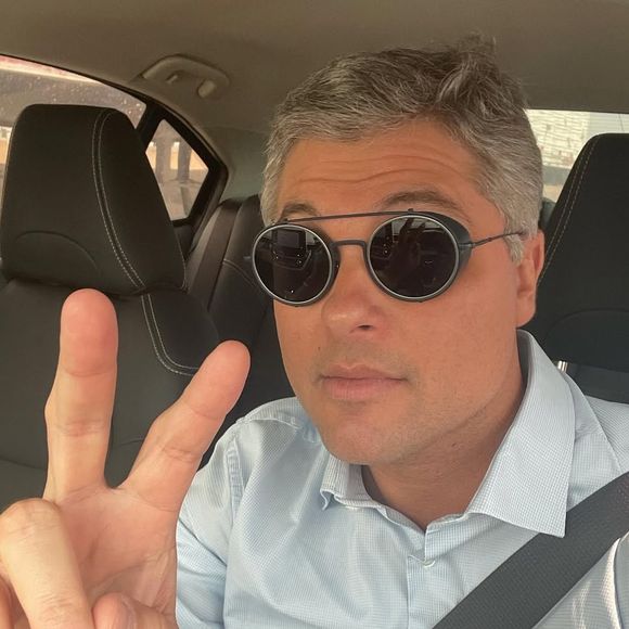 Segundo o Portal LeoDias, Joel Datena deverá seguir um processo de recuperação cuidadoso após a cirurgia na coluna, motivo pelo qual seu retorno ao 'Brasil Urgente' segue sem prazo definido