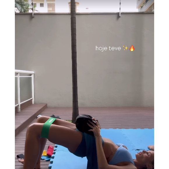 Yasmin Brunet mostrou um pouco do seu treino, que inclui elevação pélvica com peso