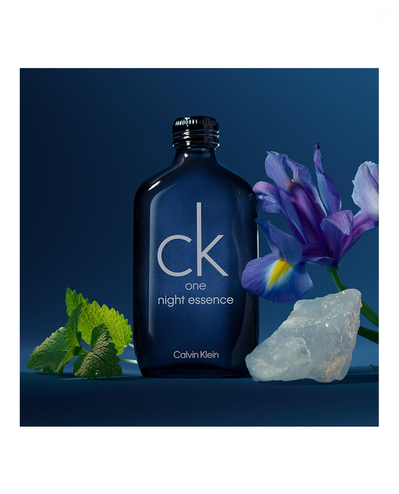 CK One Night Essence combina notas de shissô, patchouli e âmbar, resultando em uma composição elegante e moderna para um clássico dos anos 90 em 2026