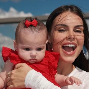 3ª filha de Neymar, Helena rouba a cena na web com fotos usando chapéu de palha