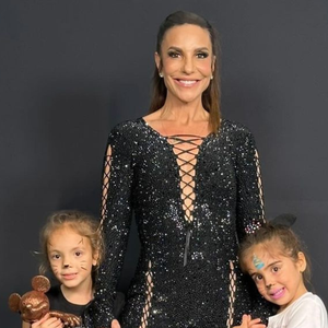 Ivete Sangalo foi mãe de gêmeas após os 40 anos