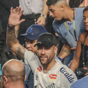 Neymar gosta de perfumes amadeirados com um toque de âmbar.