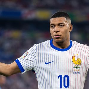 Mbappé disse que, embora hoje Vini Jr. seja o nome mais comentado do Brasil, Neymar sempre vai ser uma estrela